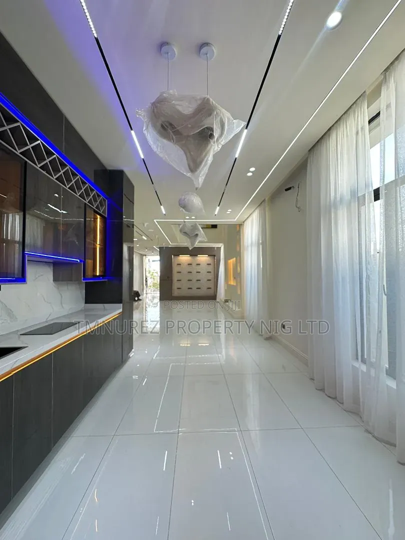 5bdrm Duplex in Chevron for sale in Chevron