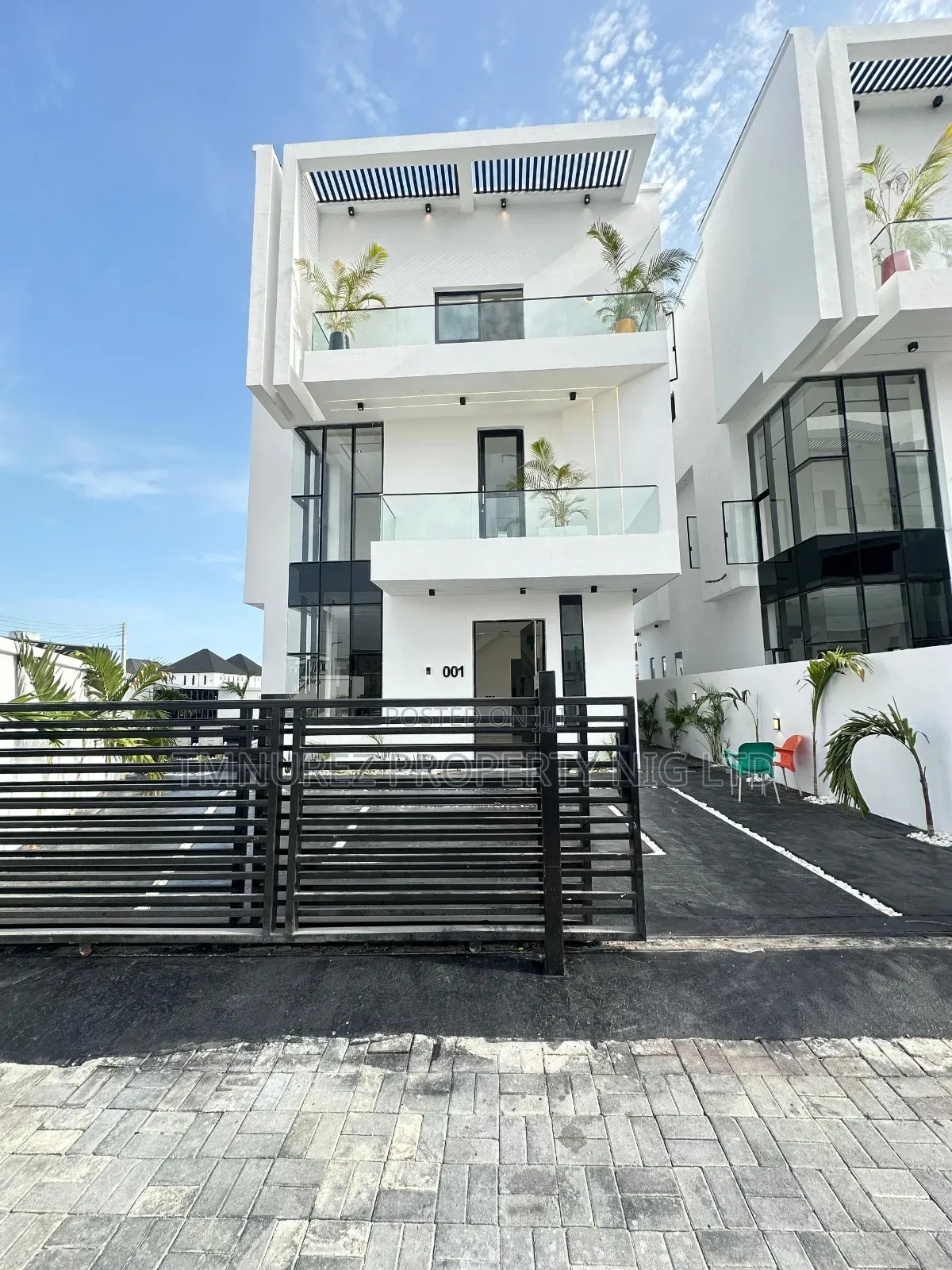 5bdrm Duplex in Chevron for sale in Chevron
