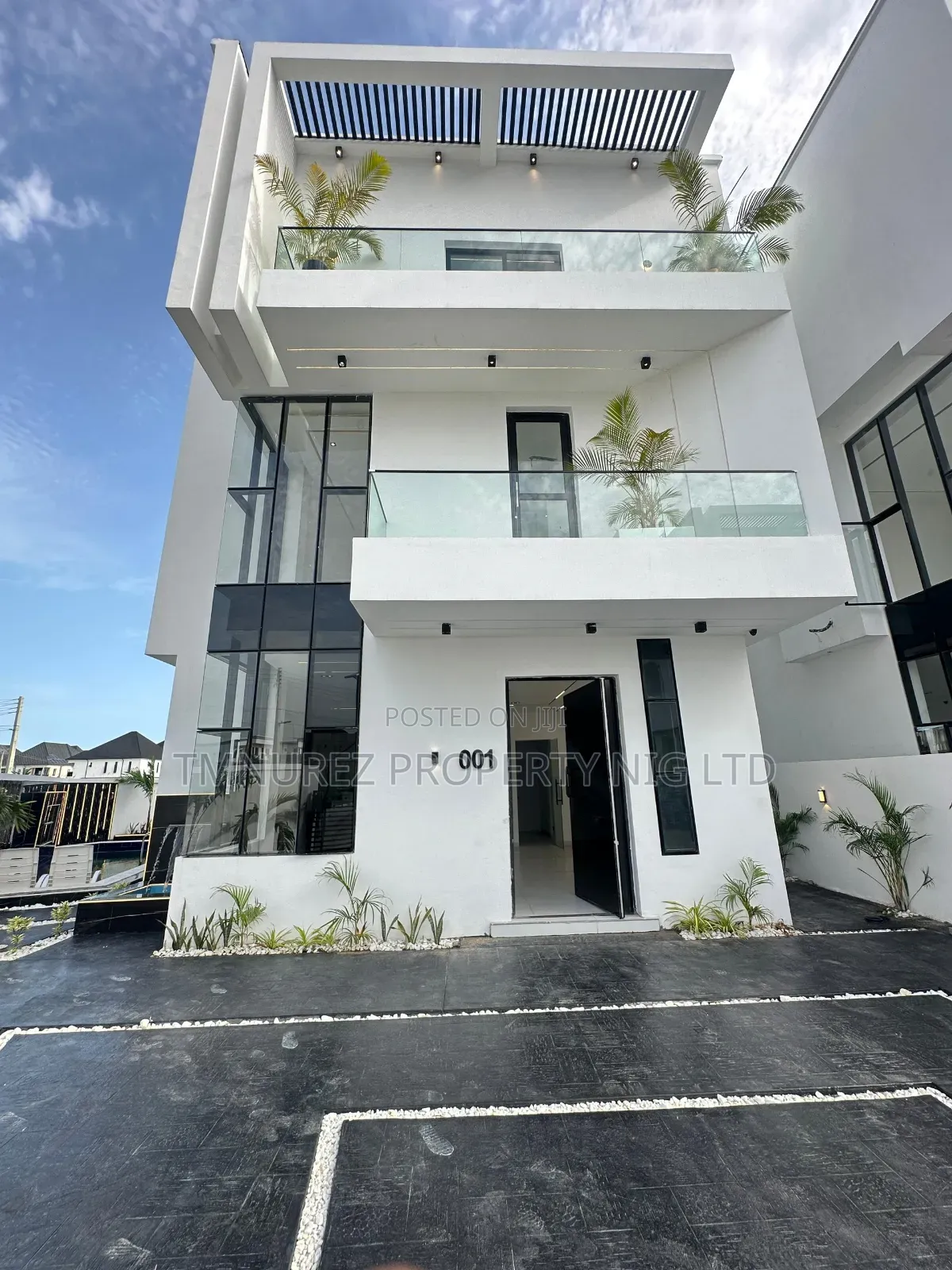 5bdrm Duplex in Chevron for sale in Chevron