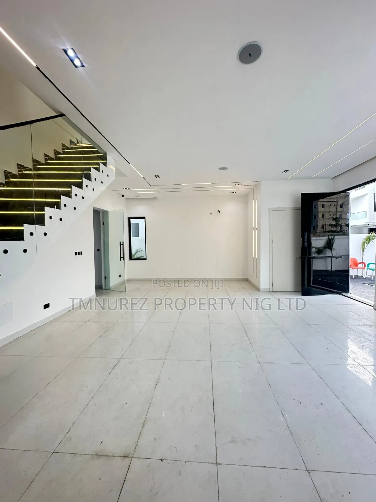 5bdrm Duplex in Chevron for sale in Chevron