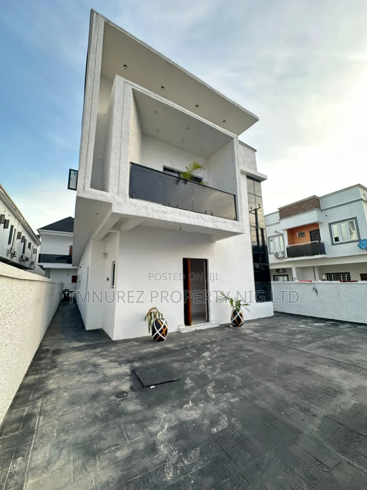 4bdrm Duplex in Chevron for sale in Chevron
