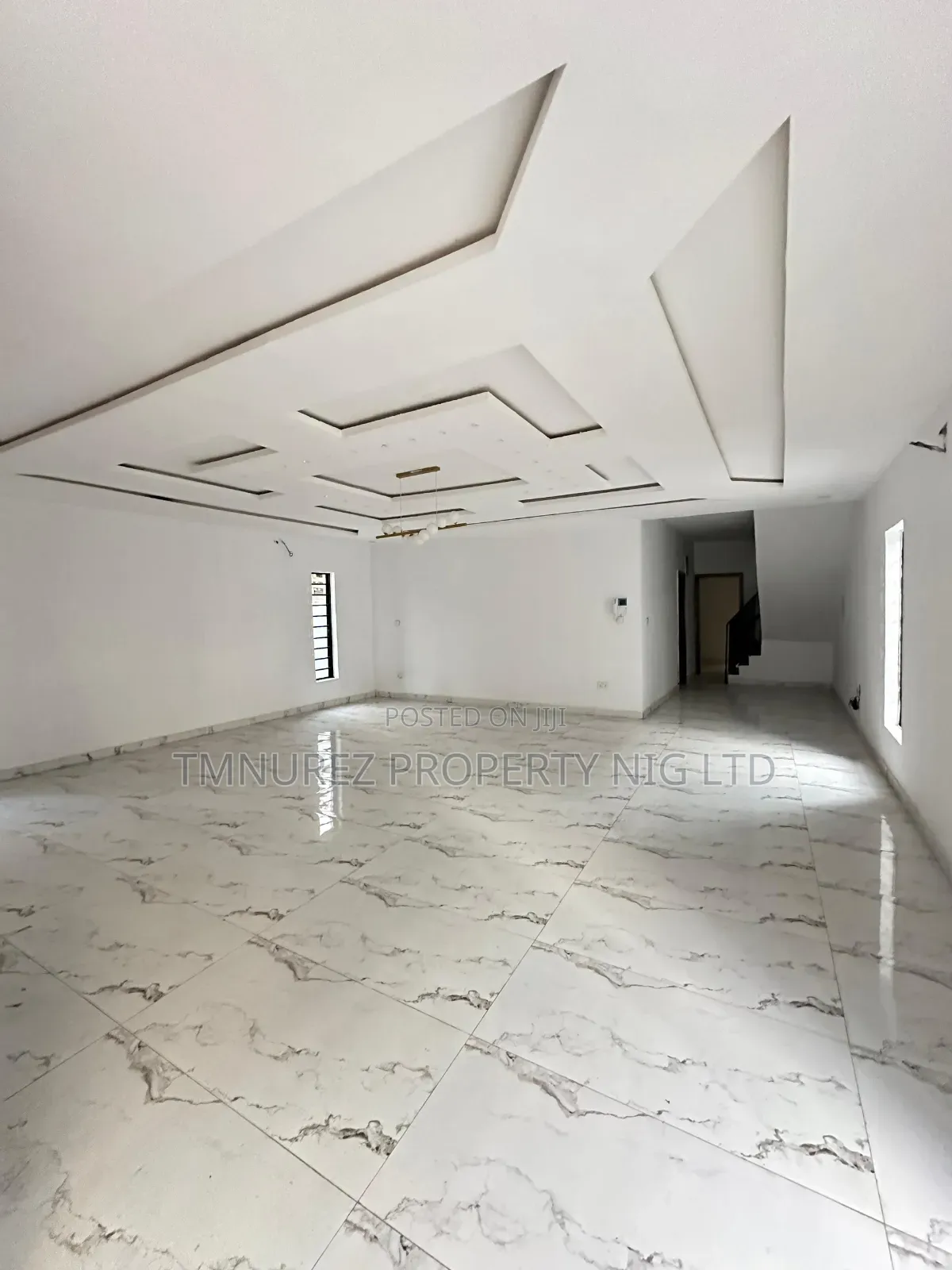 4bdrm Duplex in Chevron for sale in Chevron