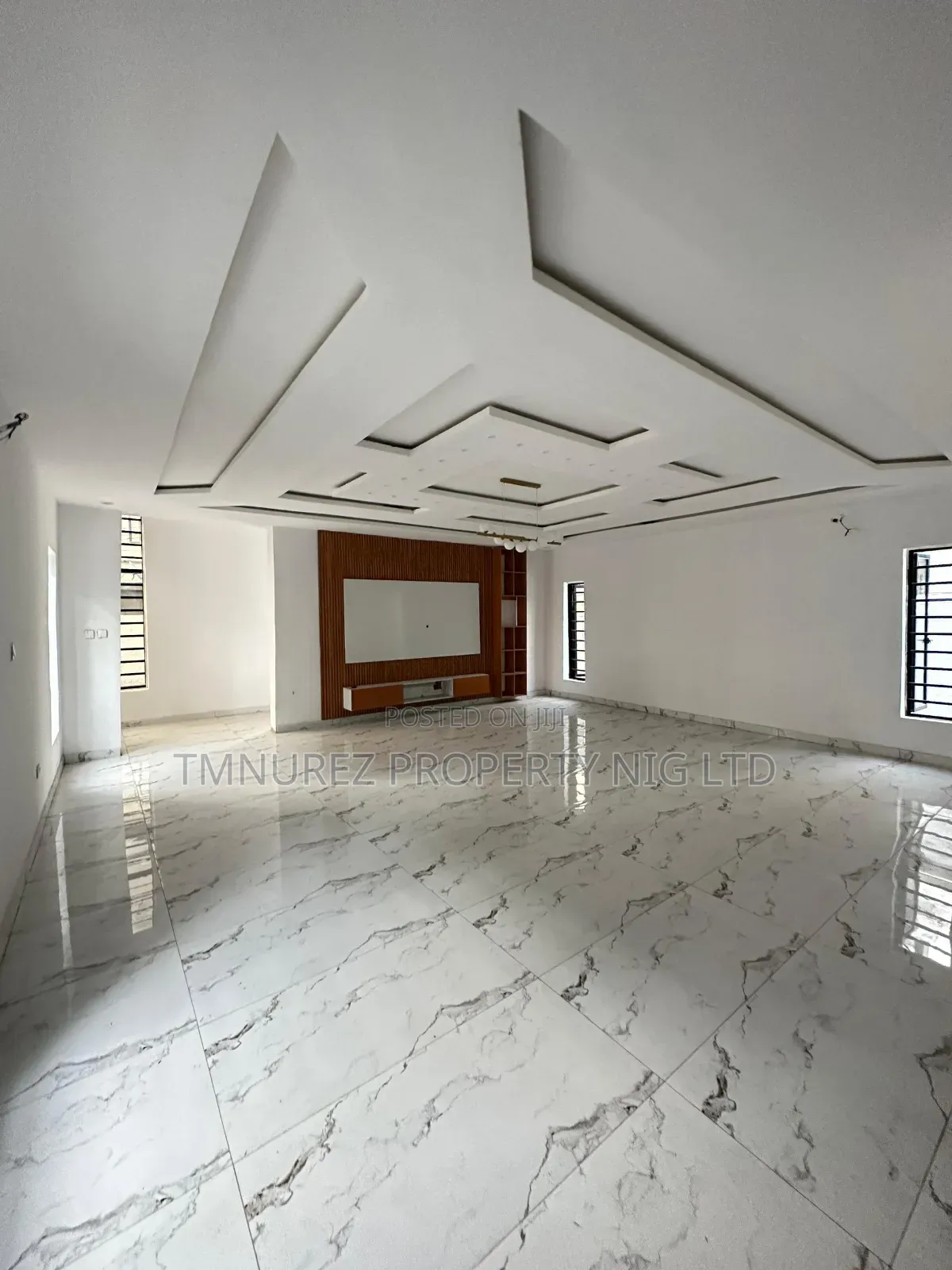 4bdrm Duplex in Chevron for sale in Chevron