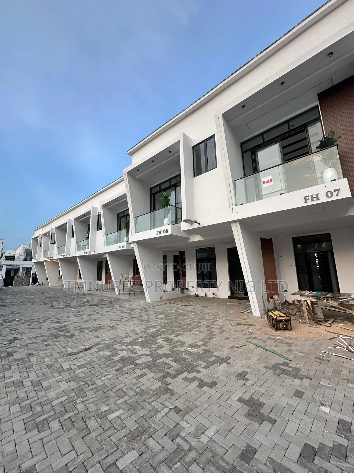 4bdrm Duplex in Ikota for sale in Ikota