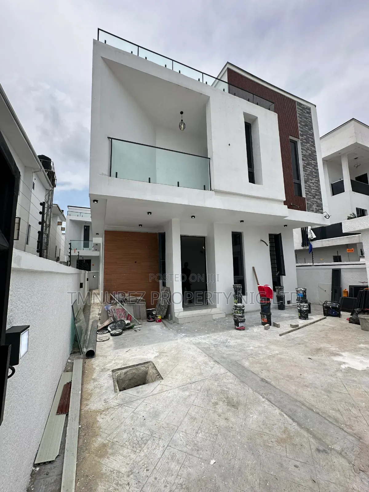 5bdrm Duplex in Ikota for sale in Ikota