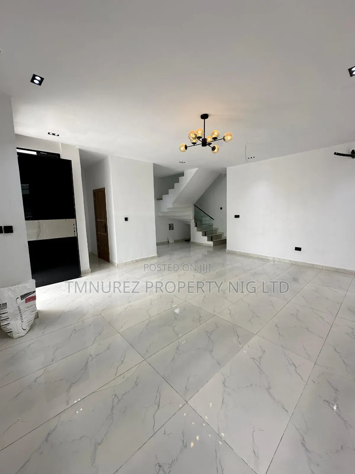 5bdrm Duplex in Ikota for sale in Ikota
