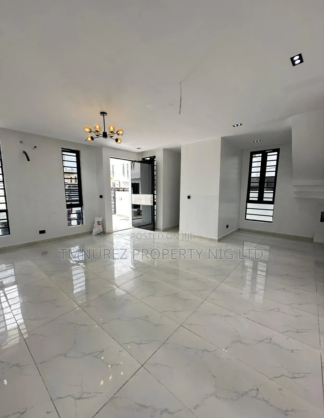 5bdrm Duplex in Ikota for sale in Ikota