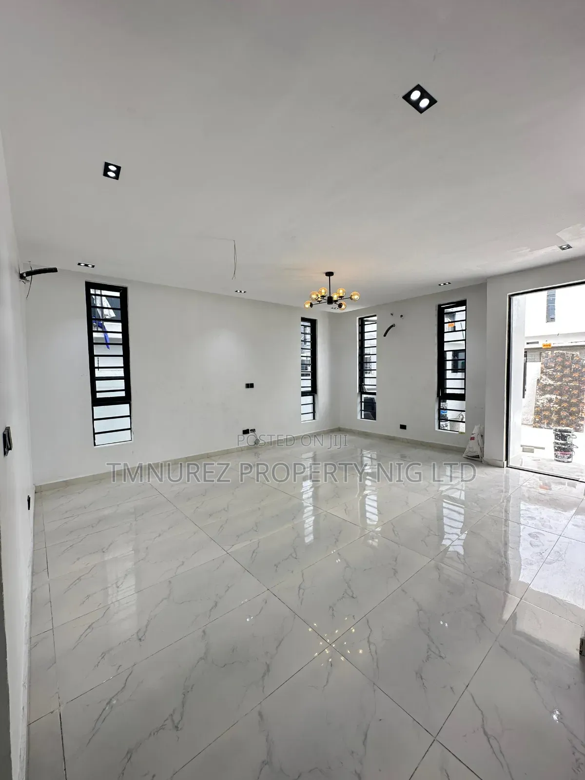 5bdrm Duplex in Ikota for sale in Ikota