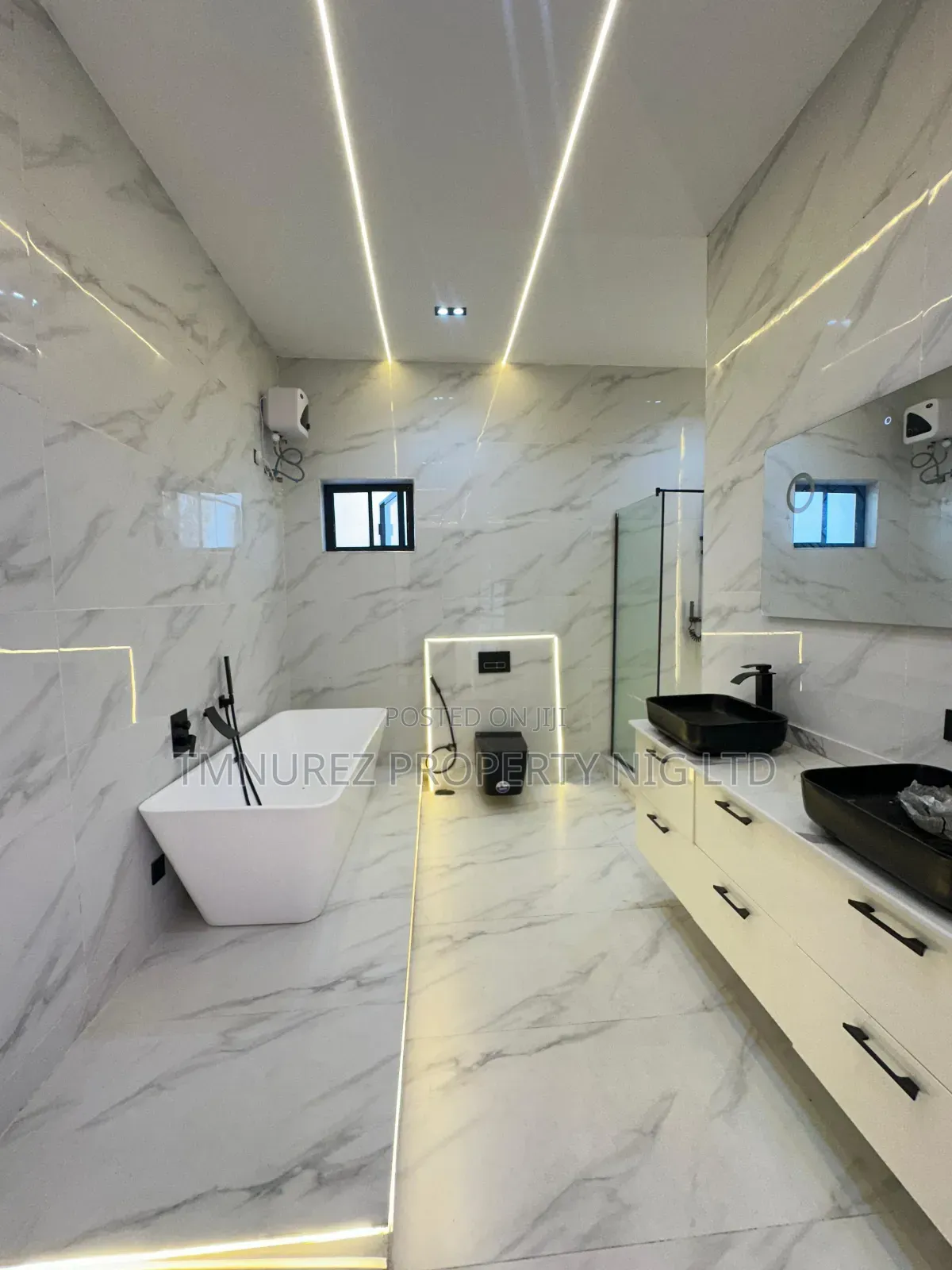 5bdrm Duplex in Ikota for sale in Ikota