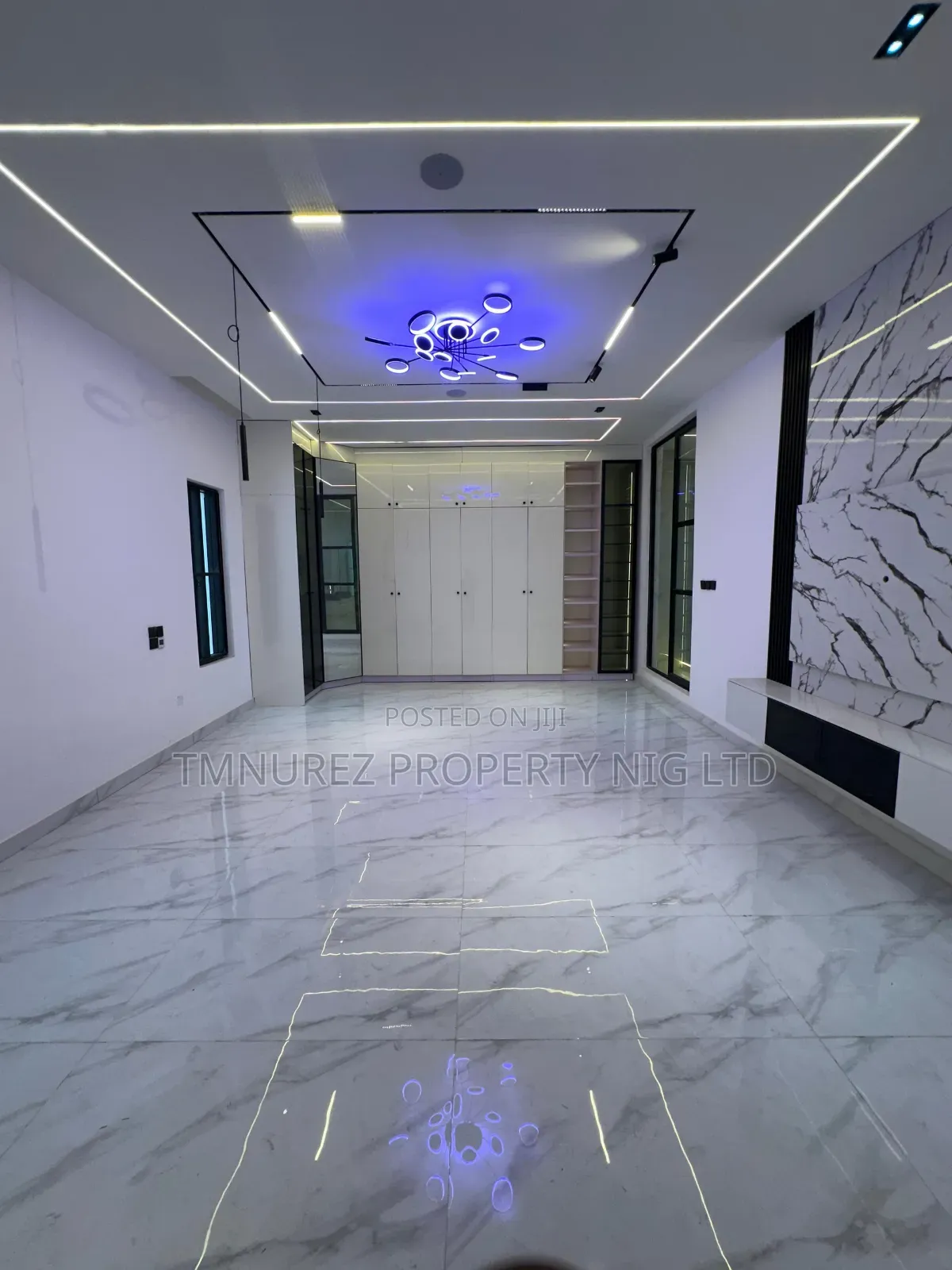 5bdrm Duplex in Ikota for sale in Ikota