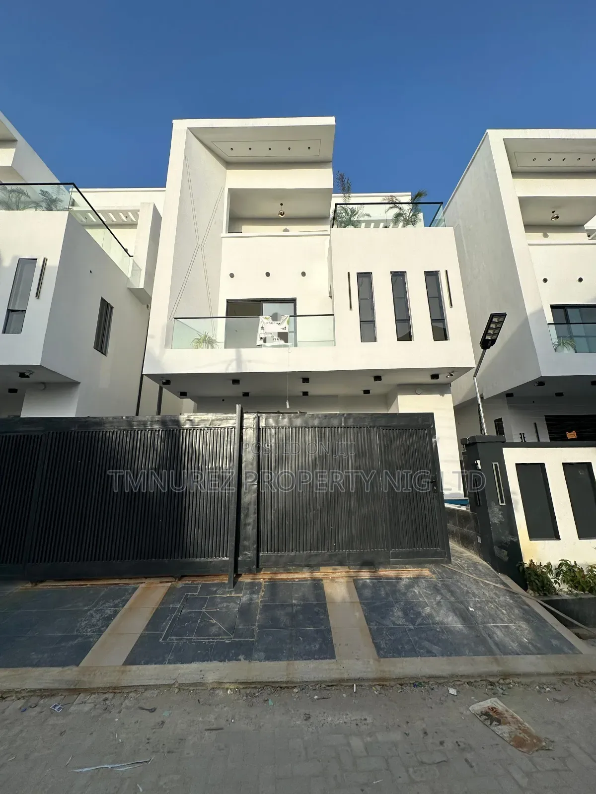 5bdrm Duplex in Ikota for sale in Ikota