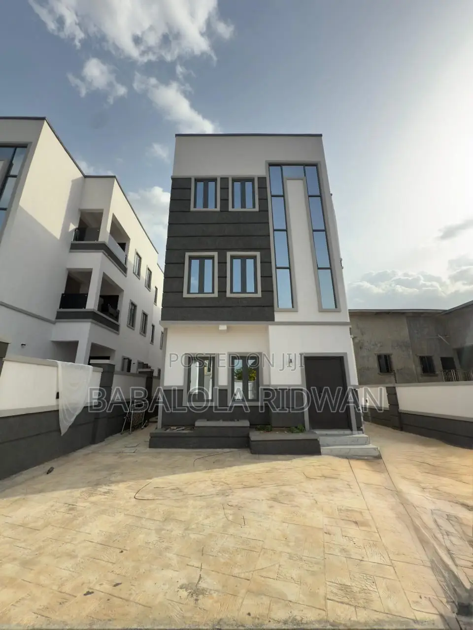 3bdrm Apartment in Kolapo Ishola Gra,, Akobo for sale in Akobo