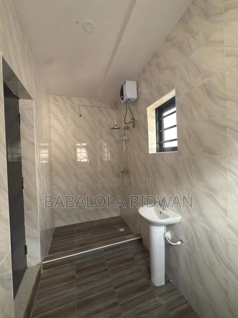 3bdrm Apartment in Kolapo Ishola Gra,, Akobo for sale in Akobo