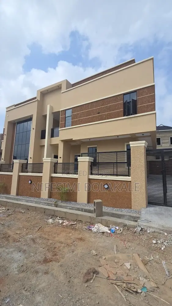 4bdrm Duplex in Carlton Gate, Akobo for sale in Akobo