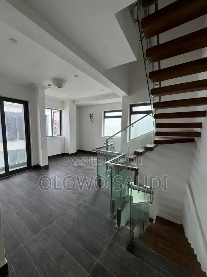 4bdrm Duplex in Cowrie Creek, Ikate for rent in Ikate