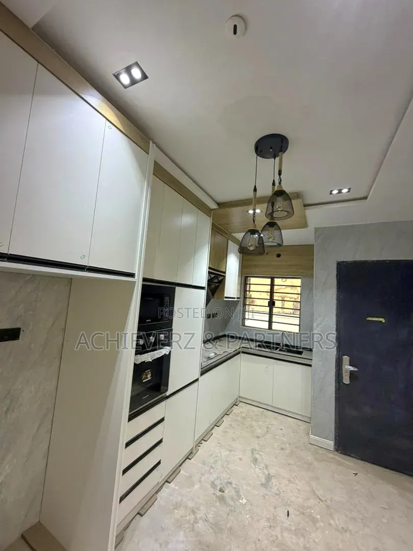 5bdrm Duplex in Zone 2 / Wuse for rent in Zone 2 / Wuse