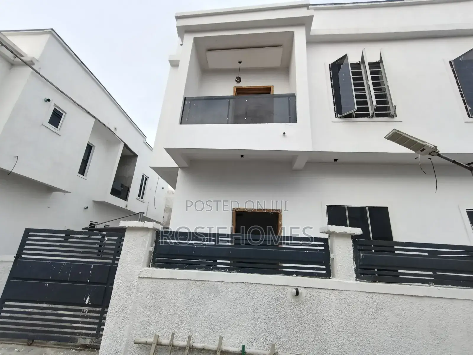 4bdrm Duplex in Good Estate for sale in Lekki Gardens Estate