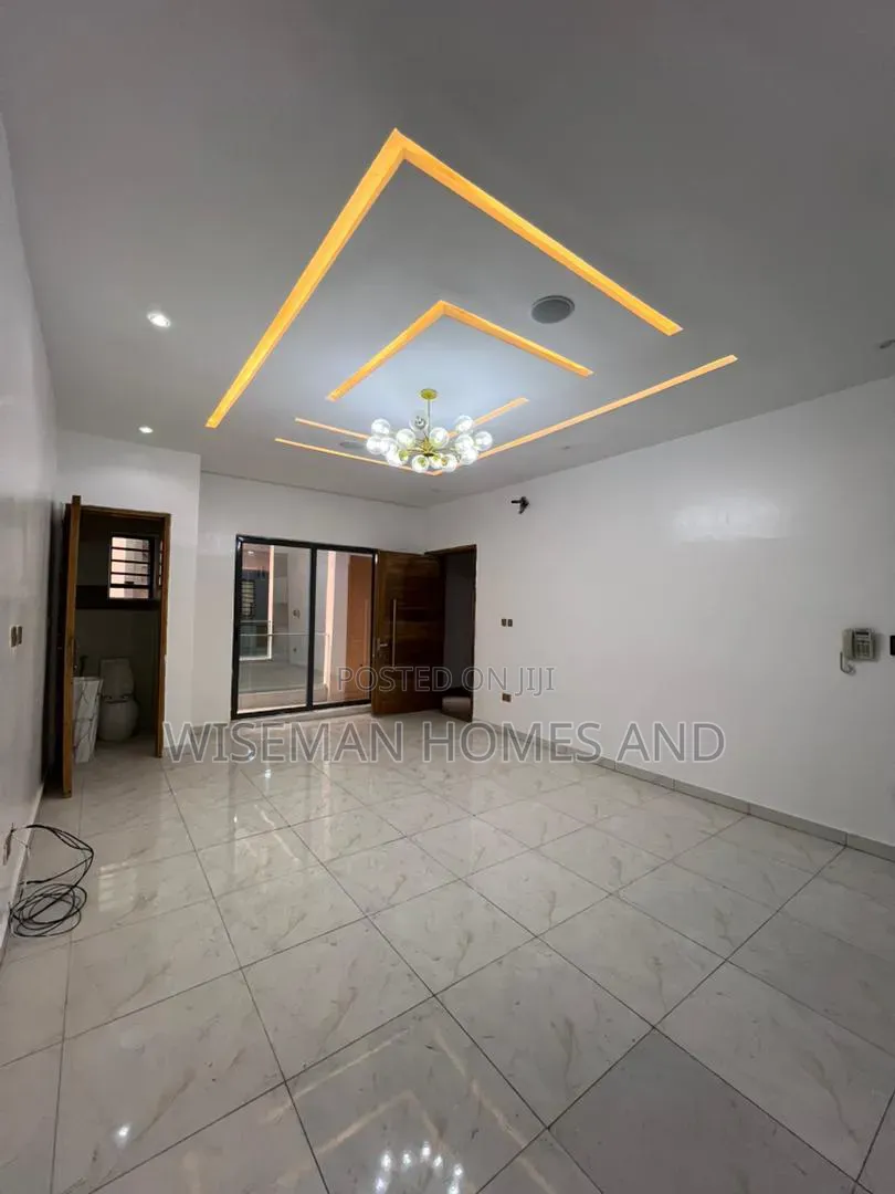 2bdrm Apartment in Agungi Lekki Eti-Osa for sale in Agungi