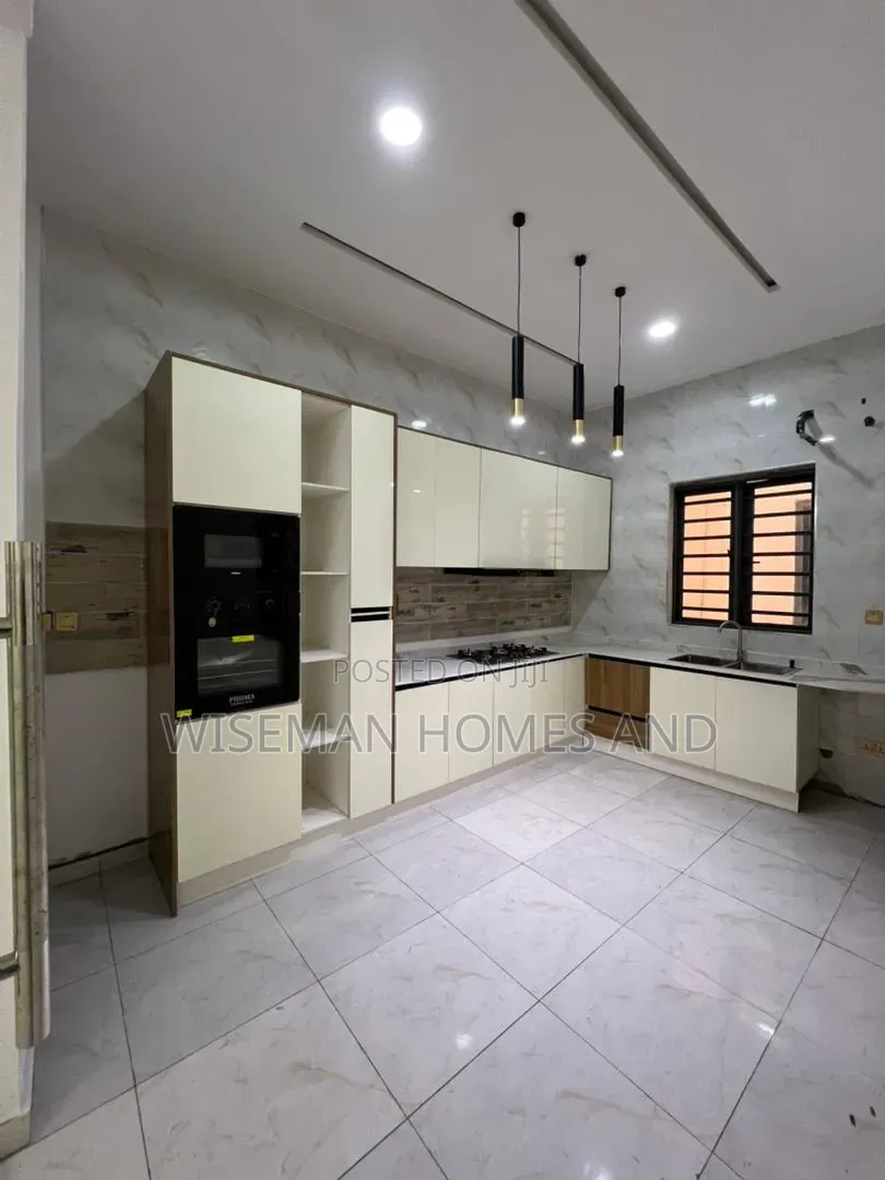 2bdrm Apartment in Agungi Lekki Eti-Osa for sale in Agungi