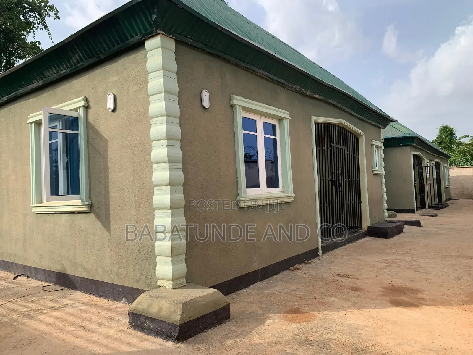 6bdrm Block of Flats in Moniya for sale in Moniya