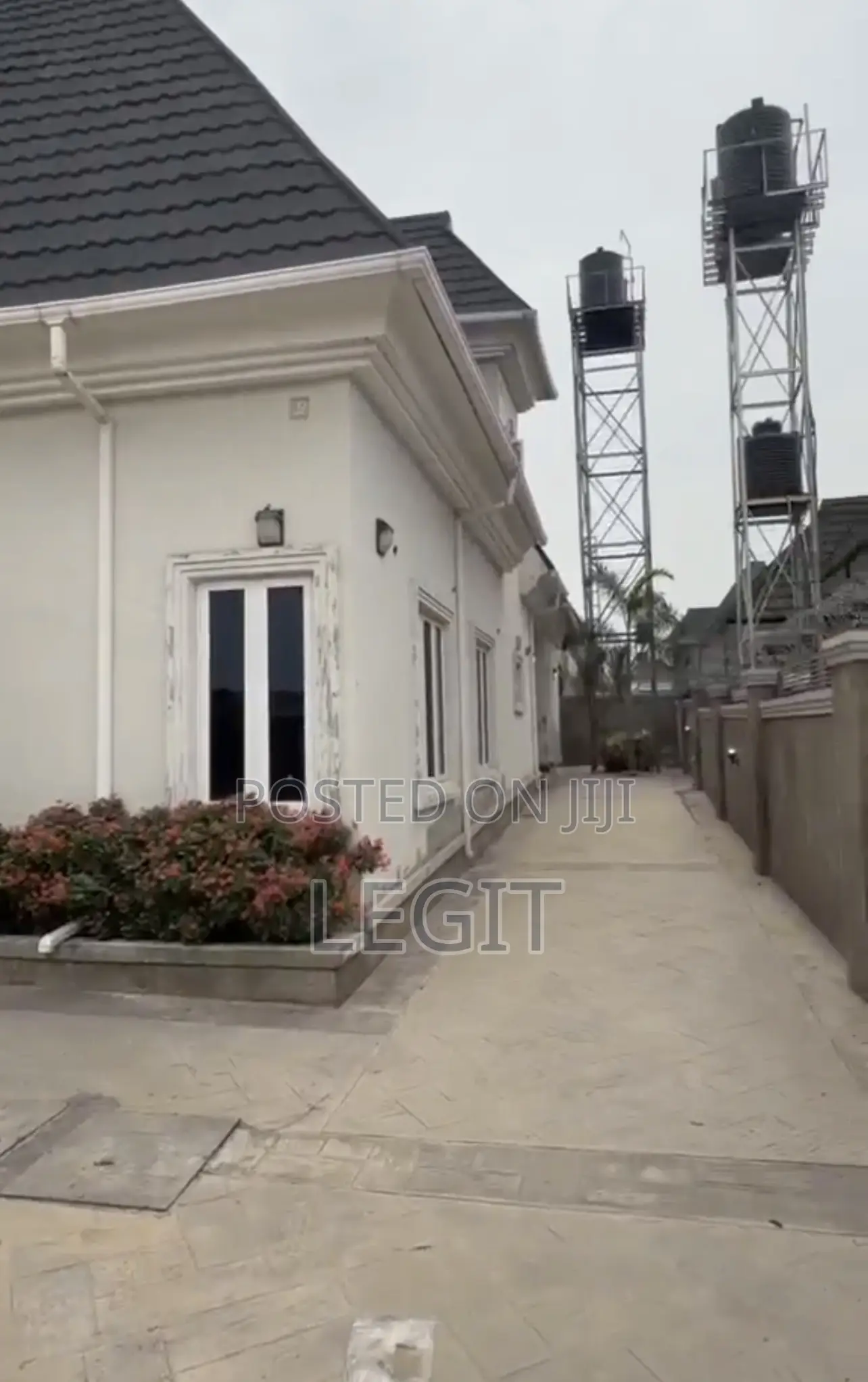 4bdrm Penthouse in Lugbe District for sale in Lugbe District