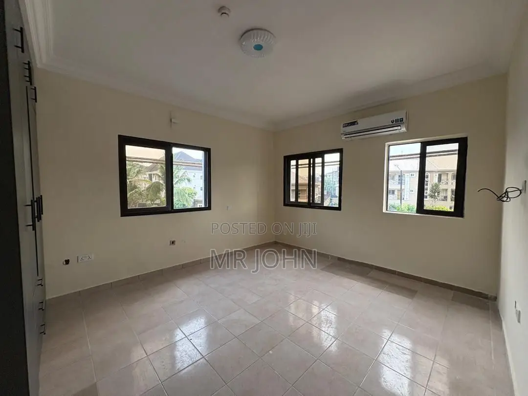 3bdrm Apartment in Lekki Phase 1 D Man for rent in Lekki