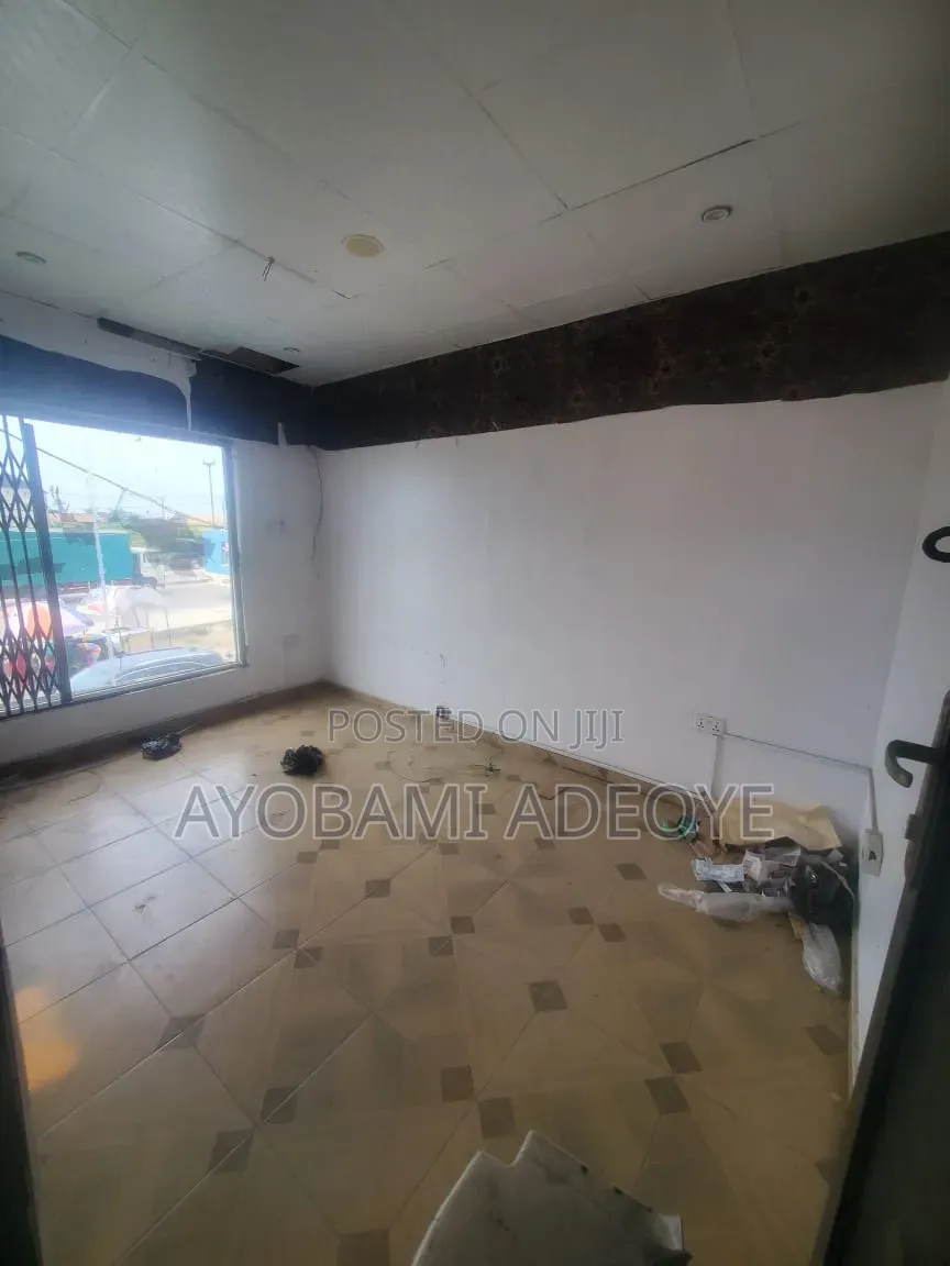 Spacious Shop Facing Lekki Express in Awoyaya