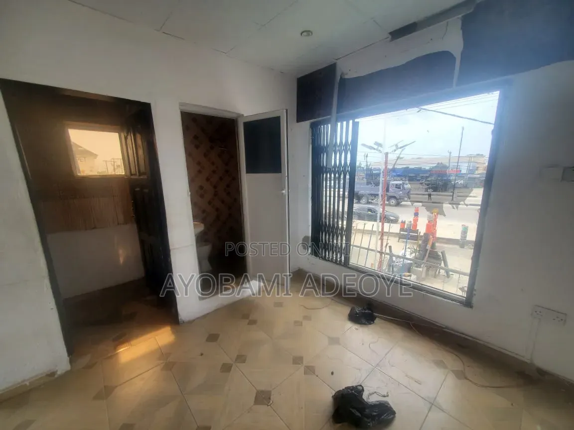 Spacious Shop Facing Lekki Express in Awoyaya