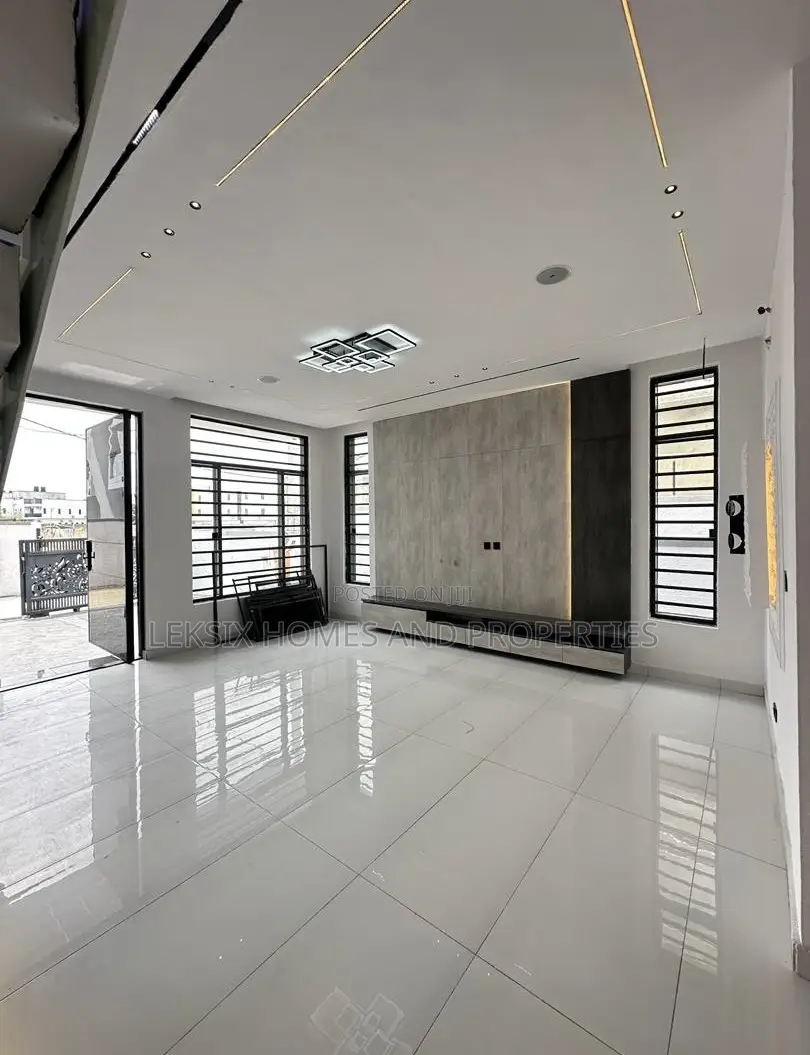 4bdrm Duplex in A Well Secured, Ikota for sale in Ikota