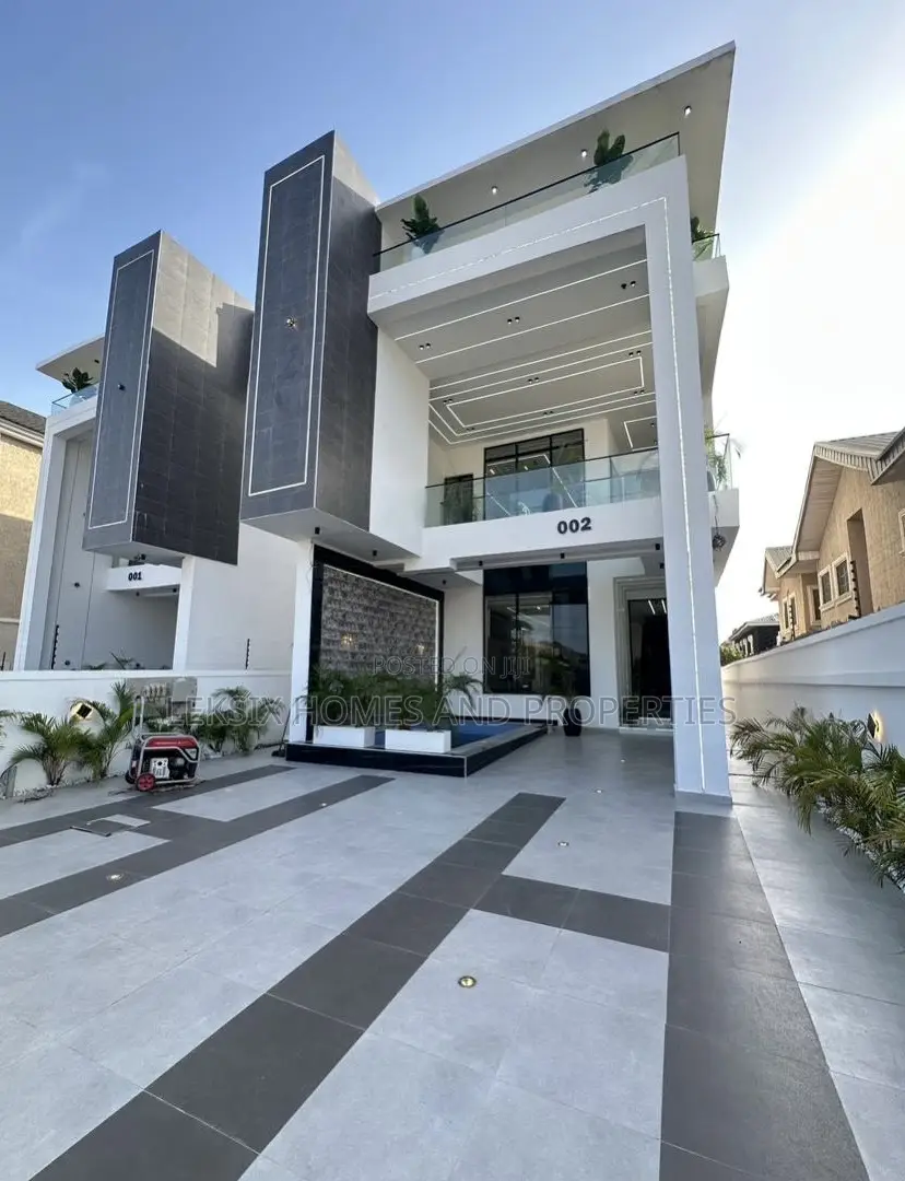 5bdrm Duplex in A Well Secured, Ikota for sale in Ikota