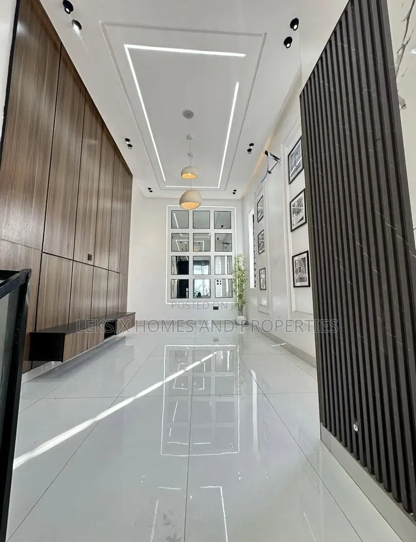 5bdrm Duplex in A Well Secured, Ikota for sale in Ikota