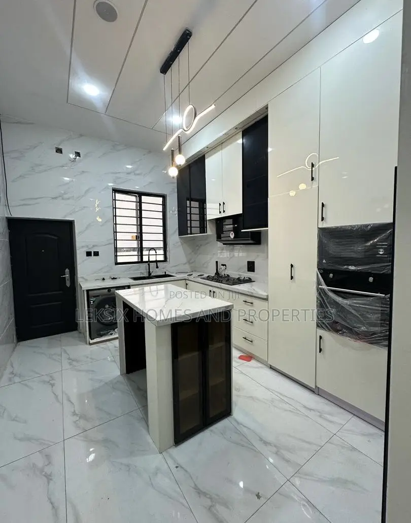 5bdrm Duplex in A Well Secured, Ikota for sale in Ikota