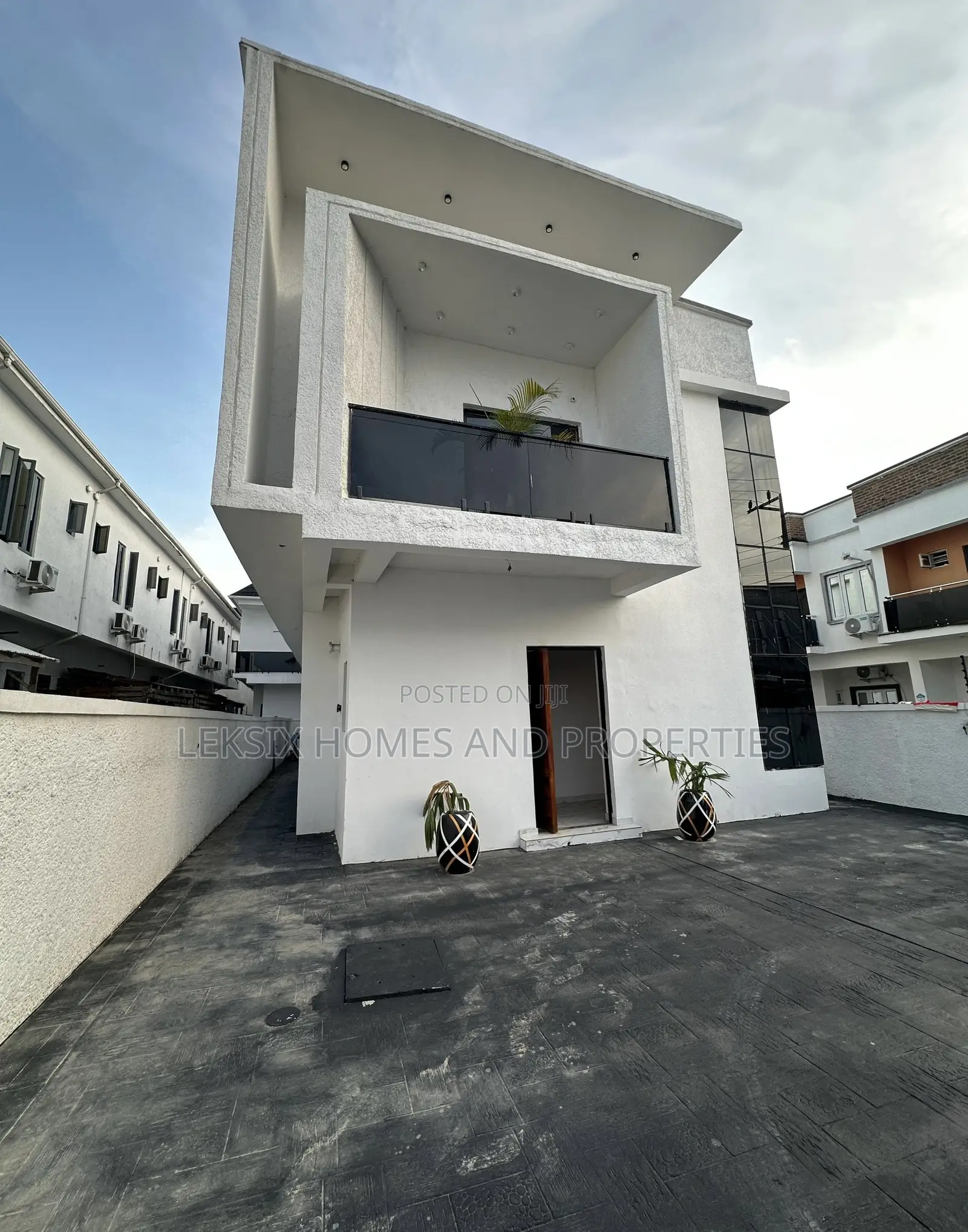 4bdrm Duplex in A Well Secured, Ikota for sale in Ikota