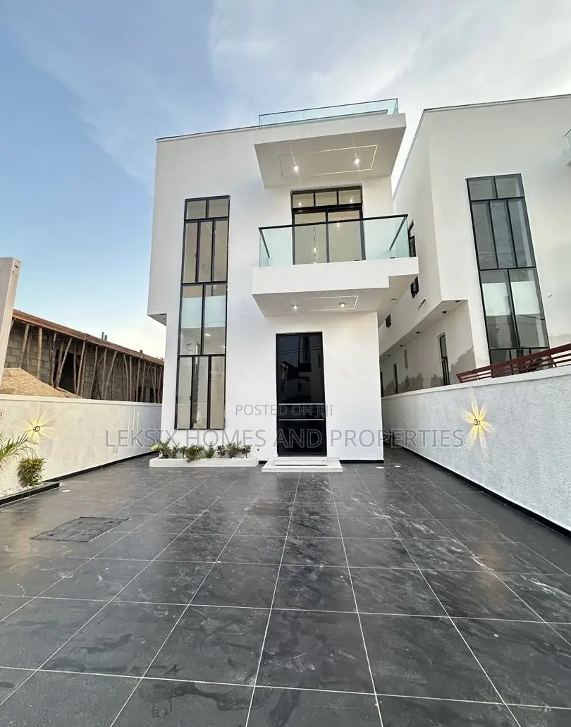 5bdrm Duplex in A Well Secured, Ikota for sale in Ikota