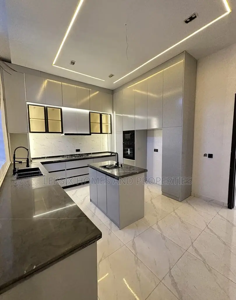 5bdrm Duplex in A Well Secured, Ikota for sale in Ikota