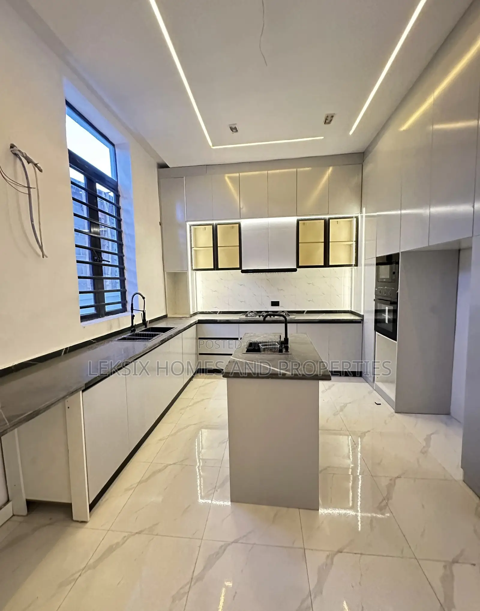 5bdrm Duplex in A Well Secured, Ikota for sale in Ikota