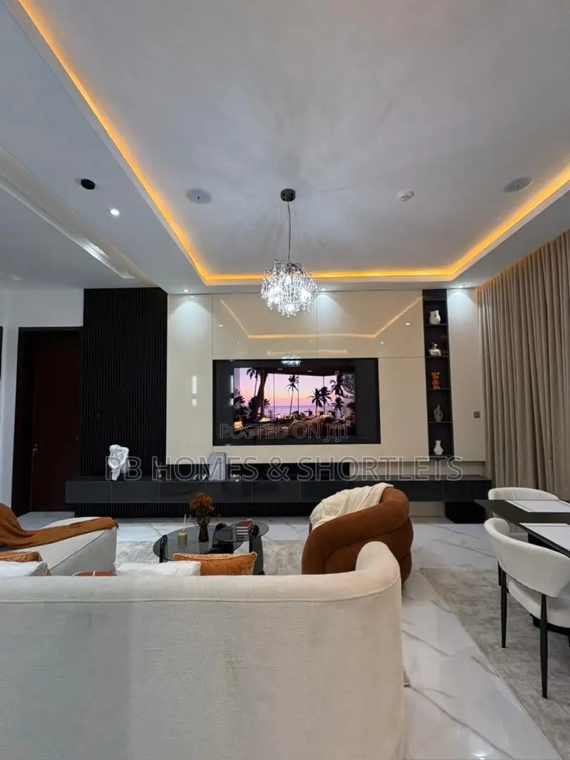 Magnificently Furnished 2/3bedroom Apartment in Lekki Phase 1