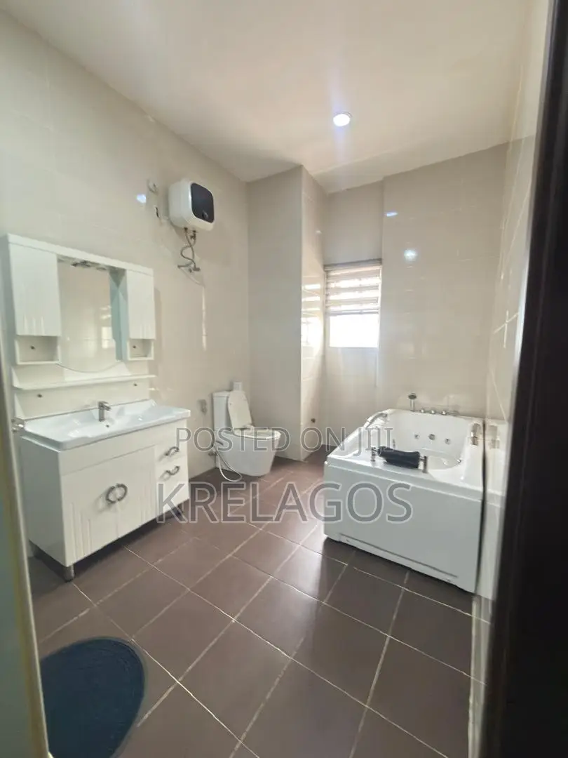 Furnished 3bdrm Apartment in Lekki Phase 1 for rent in Lekki Phase 1