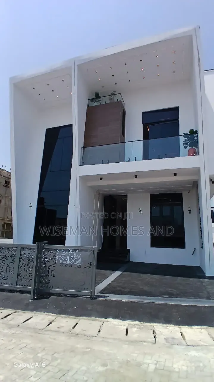 5bdrm Duplex in Chevron Lekki for sale in Chevron