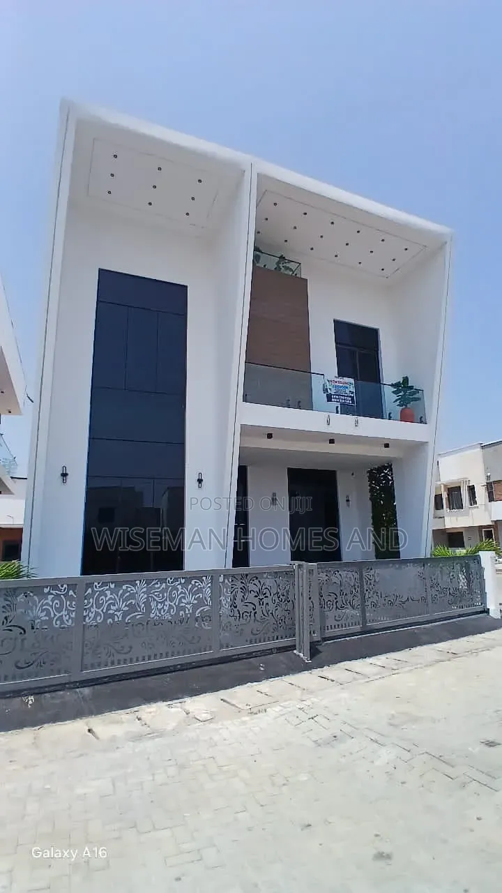5bdrm Duplex in Chevron Lekki for sale in Chevron