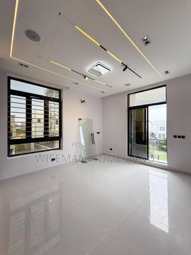 5bdrm Duplex in Chevron Lekki for sale in Chevron