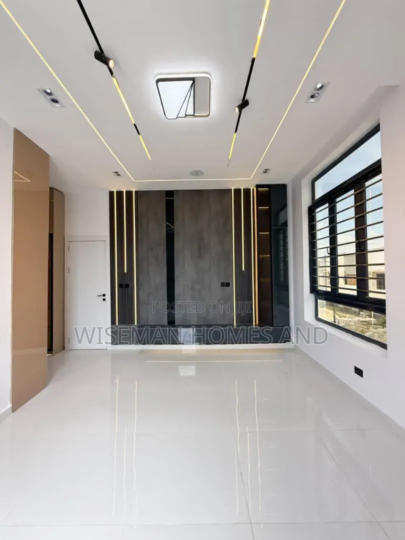 5bdrm Duplex in Chevron Lekki for sale in Chevron