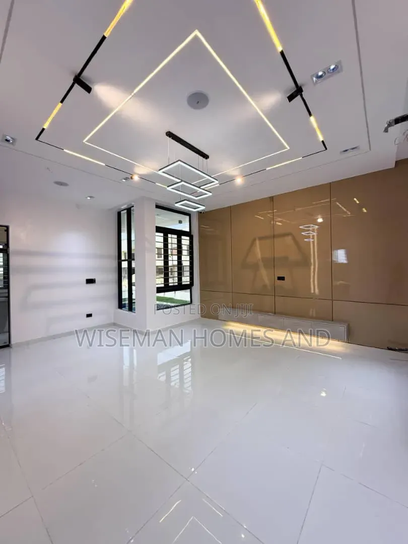 5bdrm Duplex in Chevron Lekki for sale in Chevron
