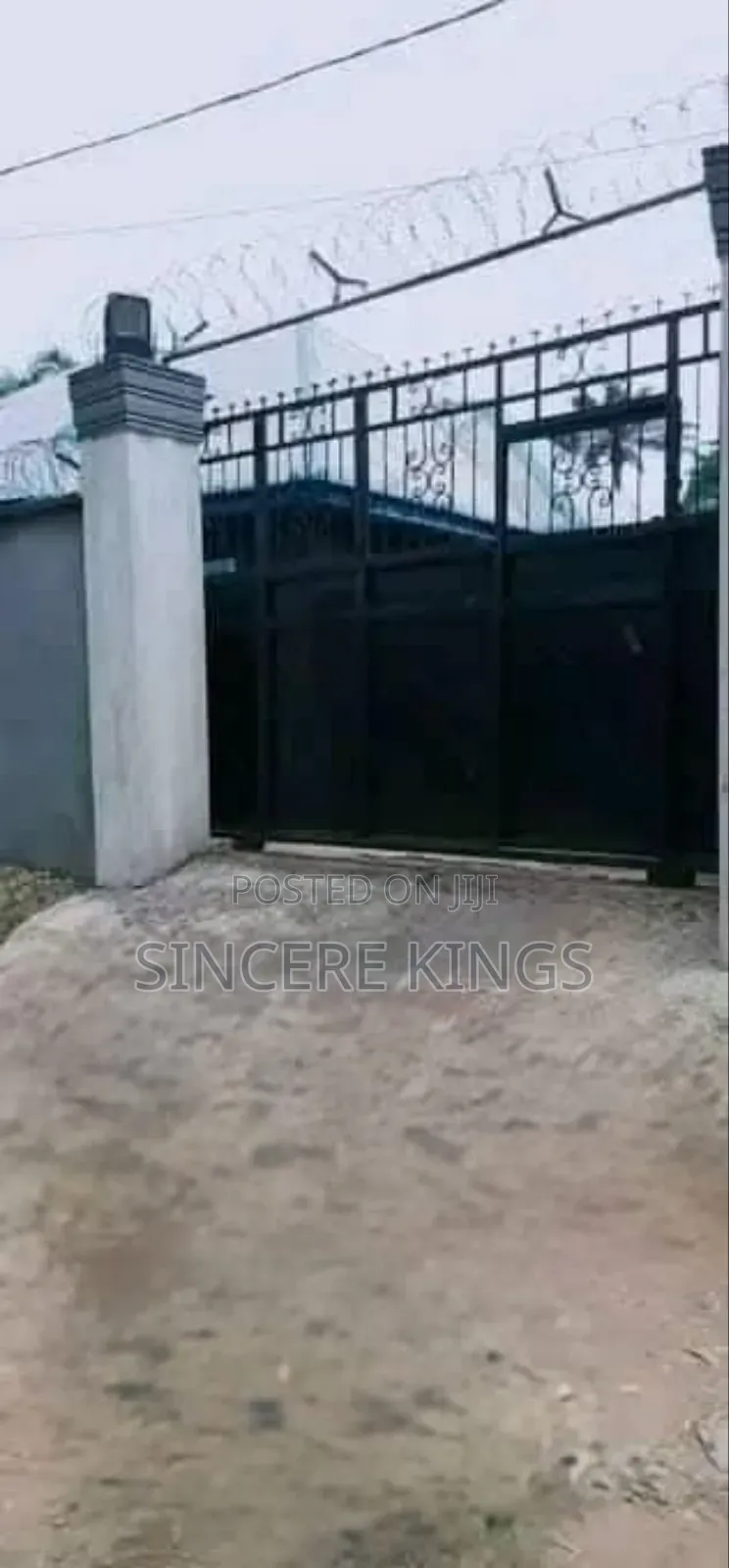 10bdrm Block of Flats in Owut Utah Off Aka, Uyo for sale in Uyo