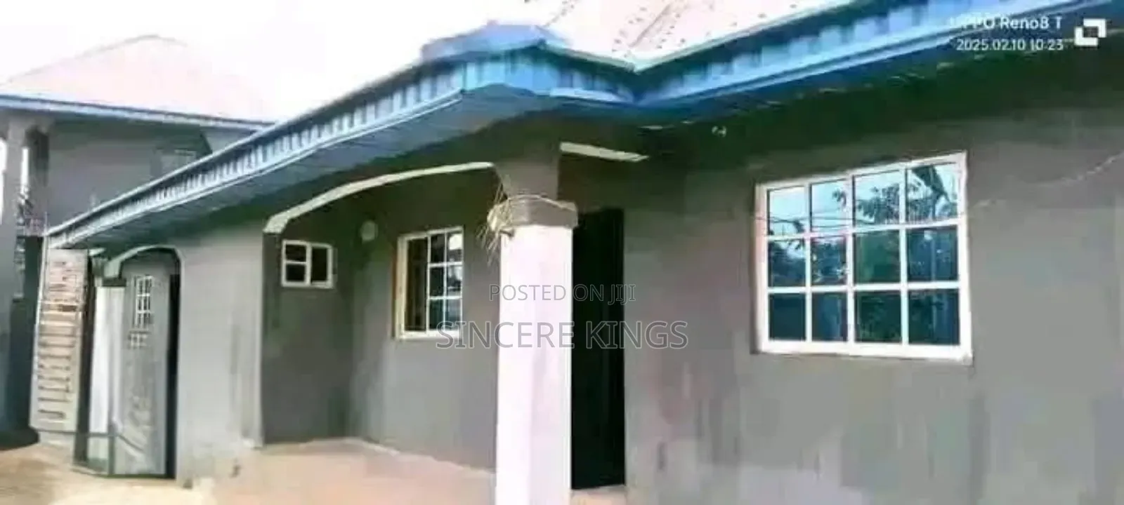 10bdrm Block of Flats in Owut Utah Off Aka, Uyo for sale in Uyo