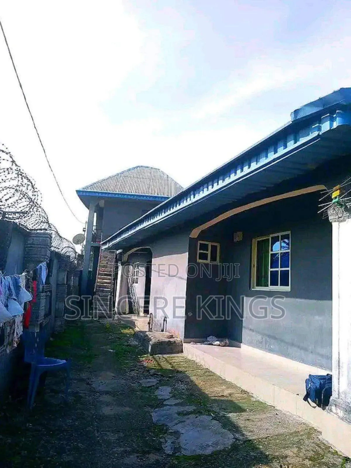 10bdrm Block of Flats in Owut Utah Off Aka, Uyo for sale in Uyo