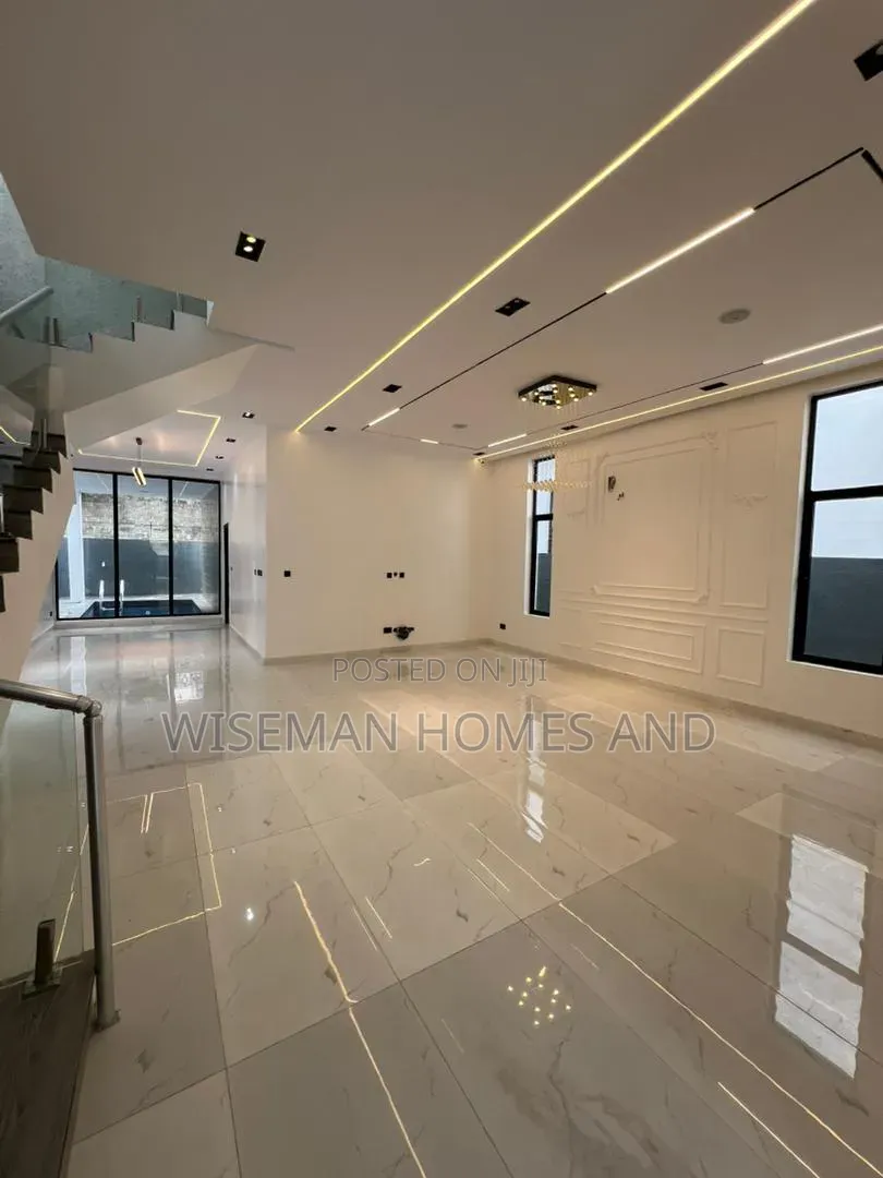 5bdrm Duplex in Chevron Lekki for sale in Chevron