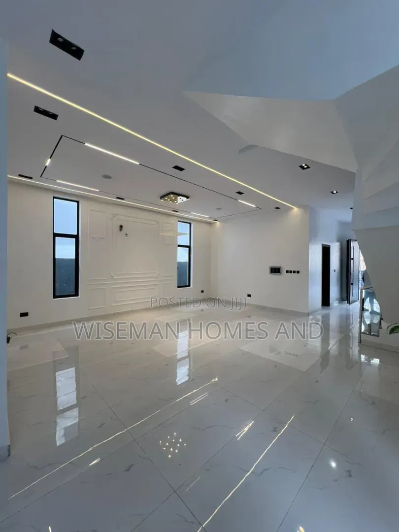 5bdrm Duplex in Chevron Lekki for sale in Chevron