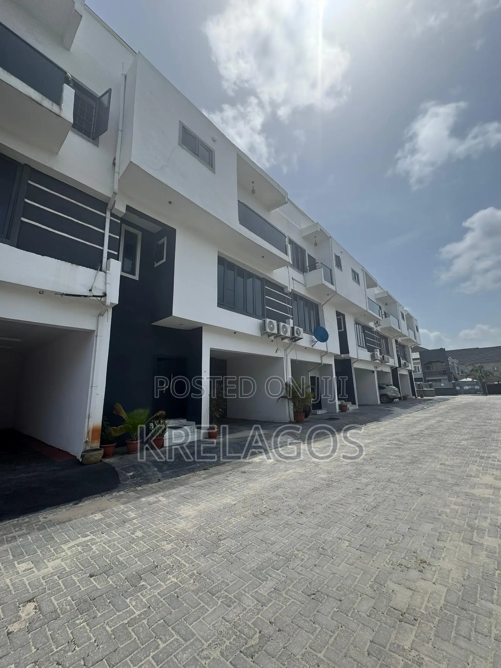 4bdrm Duplex in Ikota for rent in Ikota