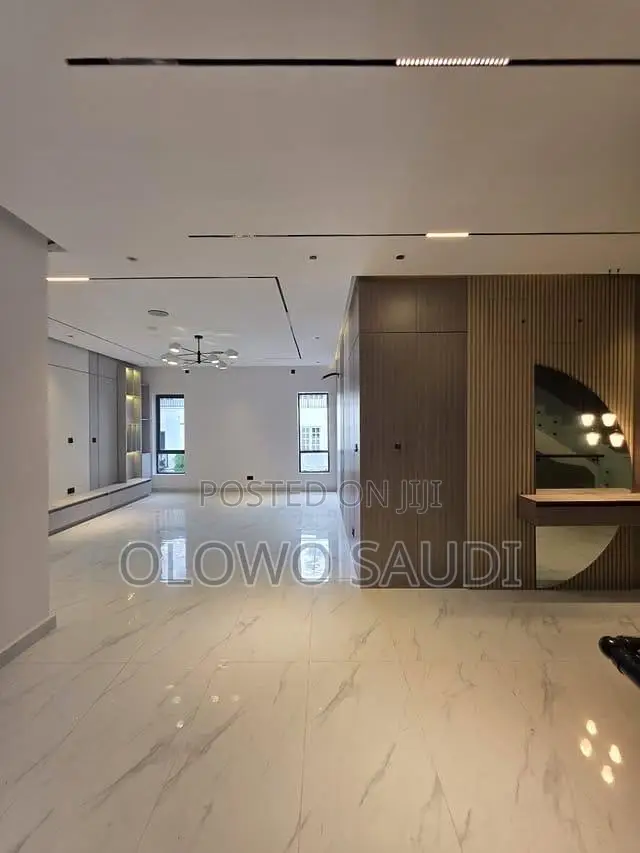 5bdrm Duplex in Lekki Phase 1 for sale in Lekki Phase 1